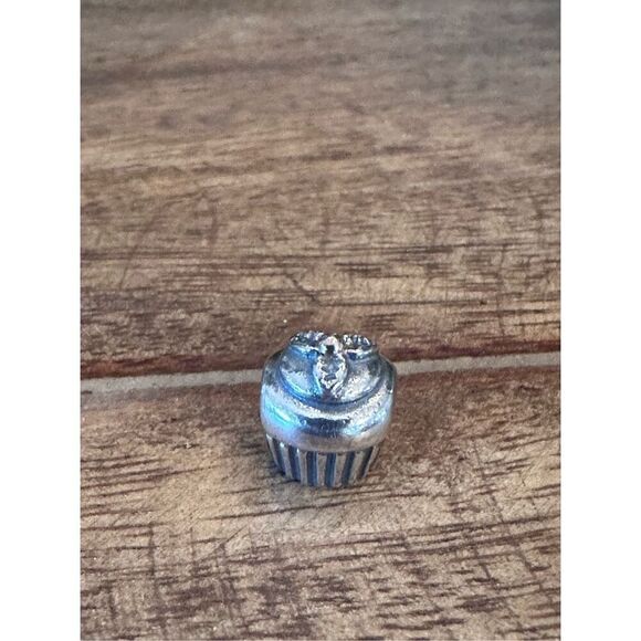 Pandora cupcake charm - Picture 2 of 5